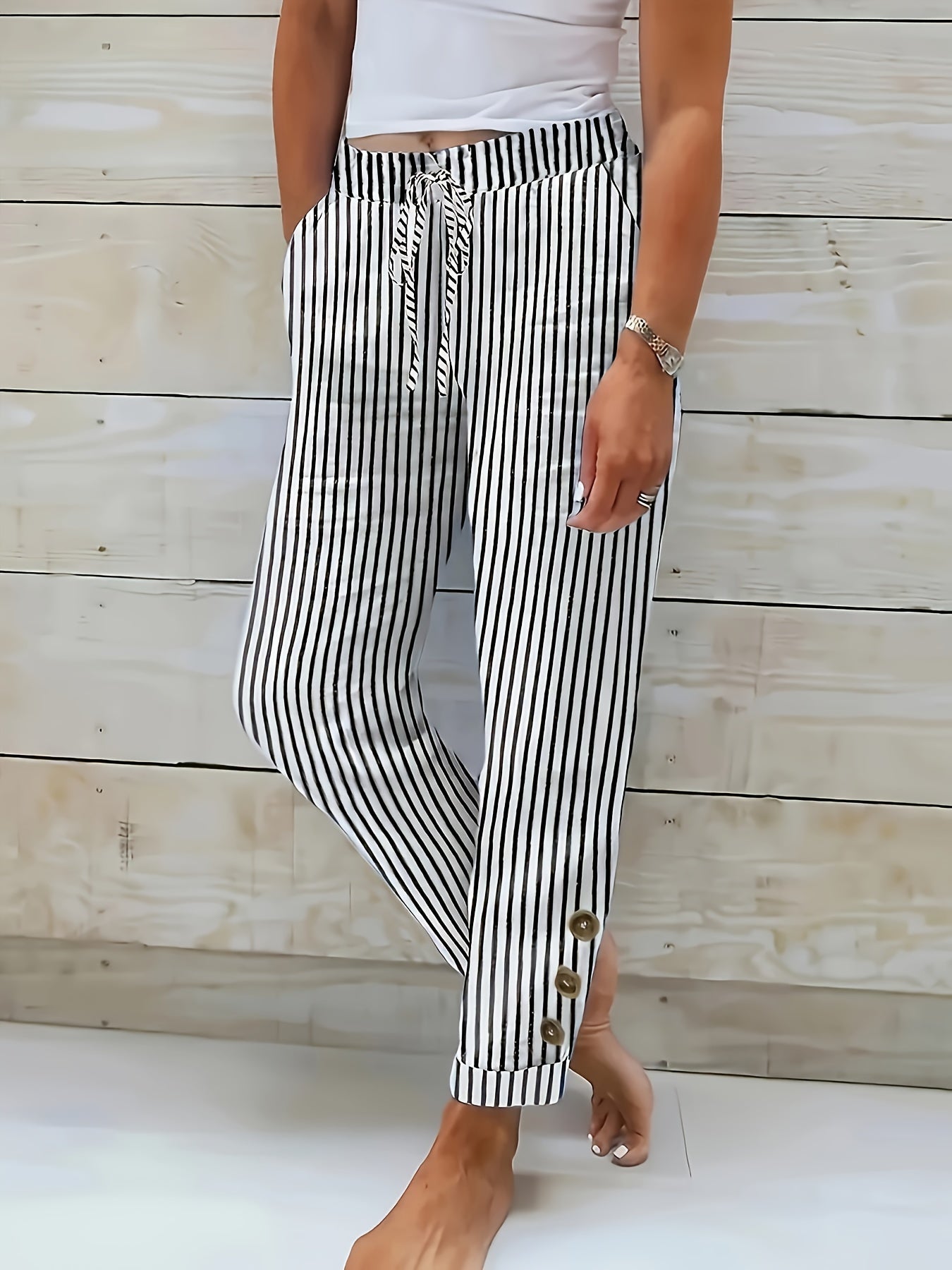 Isla – Casual Striped Cropped Pants